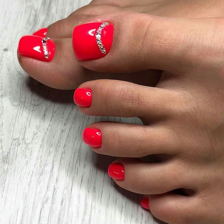 Pedicure Ideas Red, Red Toes Pedicure, Red Toe Nail Designs, Orange Toes, Orange Toe Nails, Red Toenails, Pedicure Designs Toenails, Gel Toe Nails, Chic Nail Art