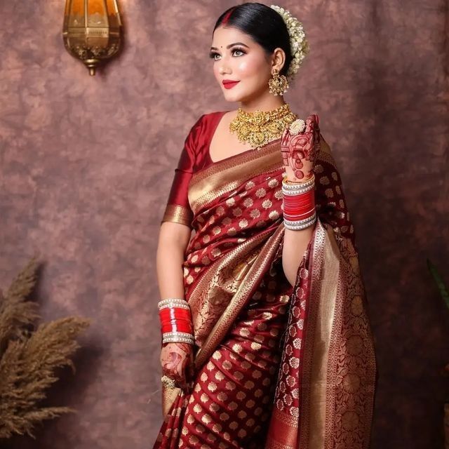 2023 Bridal Dress, Saree Design 2023, Reception Pose, Bridal Saree Designs, Bengali Bride Reception Look, Assamese Bride, Indian Wedding Reception Outfits, Red Saree Wedding, Dupatta Draping