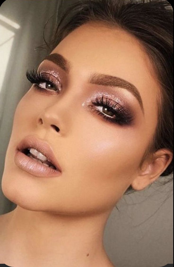 Subtle Night Out Makeup, Make Up For Night Party, Makeup For A Pink Dress Night, Formal Makeup For Pink Dress, Subtle Party Makeup, Party Make Up Look Night, Angel Makeup Look Wedding, Gala Night Makeup Look, Gliterry Eye Makeup