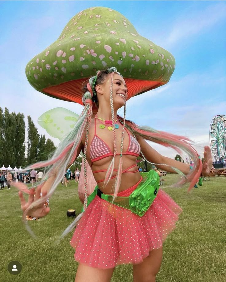 Lost Lands Festival Outfit, Rave Poses, Festival Poses, Music Festival Outfits Rave, Ootd Festival, Elements Festival, Bonnaroo Outfits, Edm Rave Outfits, Cute Rave Outfits