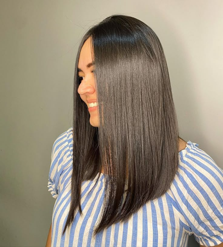 Long Hair Graduation, Long Angled Haircut, Long Lob Haircut, Lob Haircut Straight, Round Face Hairstyles Long, Long Bob Hairstyle, Angled Haircut, Hairstyles Round Face, Top 10 Hairstyles