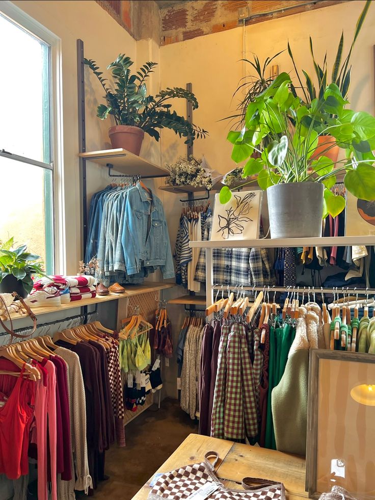 Closet Of Clothes Aesthetic, Second Hand Store Aesthetic, Vintage Shop Decor, Thrift Store Astethic, Vintage Clothing Shop Display, Thrift Shop Design Ideas, Vintage Clothes Shop Aesthetic, Retail Store Aesthetic, Second Hand Shop Ideas