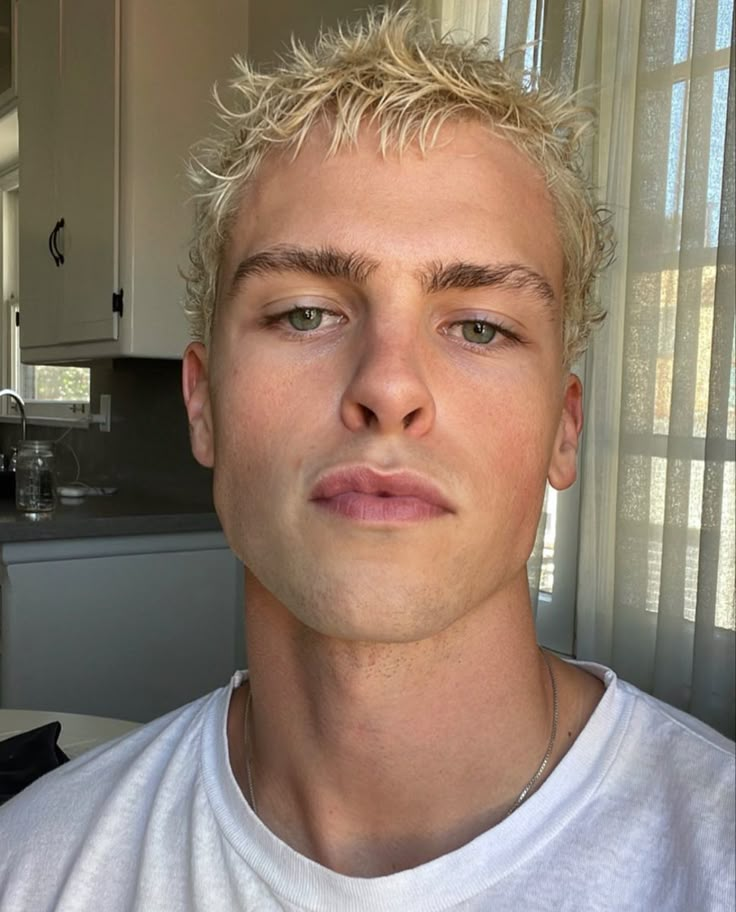 Jaron Baker, Bleached Hair Men, Mens Haircuts Short Hair, Indoor Workout, White Blonde Hair, Bleach Blonde Hair, Widow's Peak, Blonde Hair Looks, Mens Haircuts Short