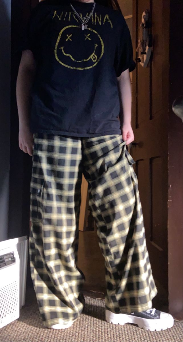 Sleepycore Outfits, Masc Pajamas, Pjs Grunge, Guy Pajamas Aesthetic, Alt Pajamas Aesthetic, Baggy Pajamas Outfit, Grunge Pajama Pants, Grunge Pjs Aesthetic, Baggy Pjs