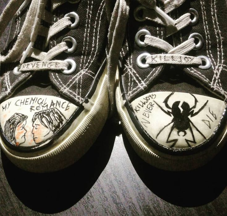 original by lemonenby Converse Writing On Shoes, Converse Writing, Writing On Shoes, Converse Drawing, Diy Converse, Sharpie Shoes, Shoes Grunge, Fake Scenarios, Converse Design