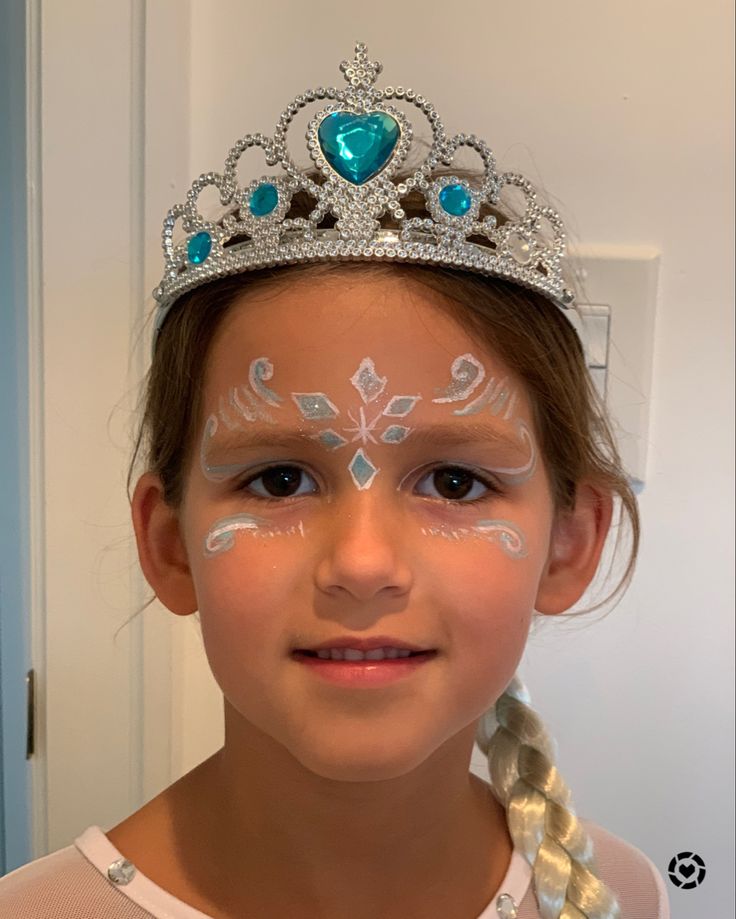 Elsa Makeup Look For Kids, Elsa Face Paint, Halloween Costumes Disney Princess, Costumes Disney Princess, Disney Face Painting, Frozen Face Paint, Elsa Makeup, Let It Go Frozen, Frozen Costumes