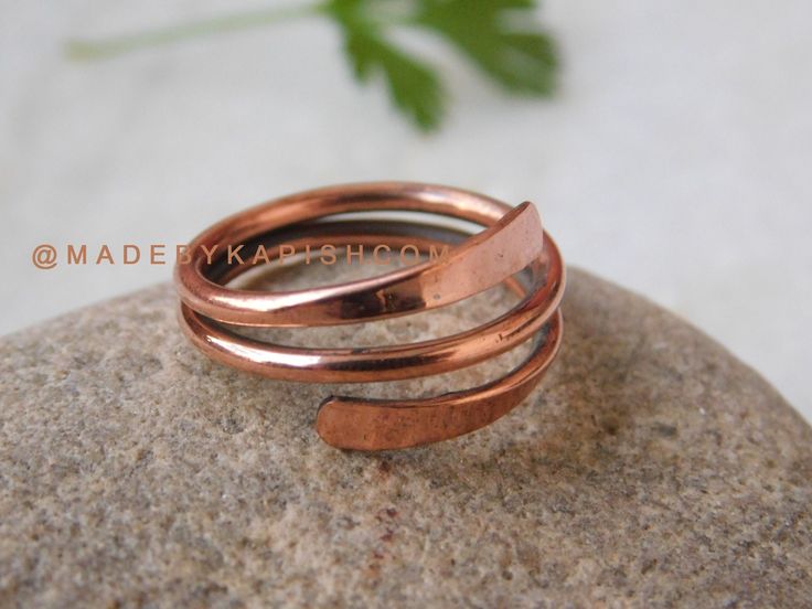 100% Pure Copper wire Ring - Natural copper Arthritis Ring - Bridesmaids Gift - Birthday gifts for Men And Women Ring - Solid copper jewelry You will receive a Ring like the one in the pictures This Ring have Pure copper Stamp Suitable for use in everyday situations, or can also be used as a gift. Unique design will make a special attraction for the wearer. I make my jewelry with passion and love. The perfect gift for a Special occasion Wholesale Orders Accept on Wholesale Price The History of C Copper Wire Ring, How To Clean Copper, Diy Copper, Copper Diy, Birthday Gifts For Men, Gifts For Men And Women, Wire Ring, Les Chakras, Copper Ring