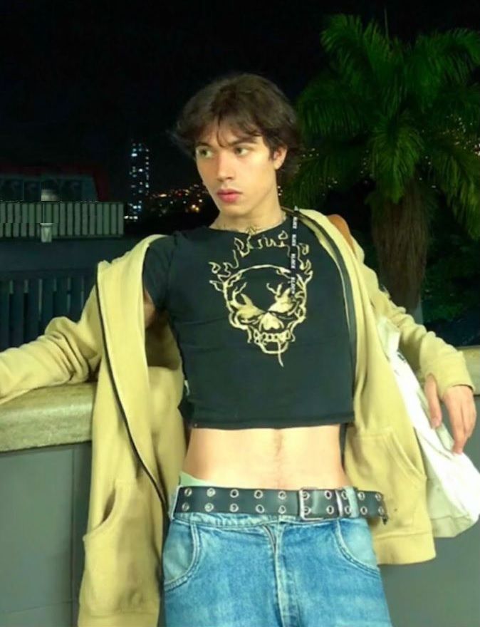 Crop Top Men Aesthetic, Crop Top Hoodie Outfit, Crop Top Outfits Men, Baggie Outfit, Guy Crop Top, Crop Top Guy, Androgynous Men, Crop Top Men, Hero Oc