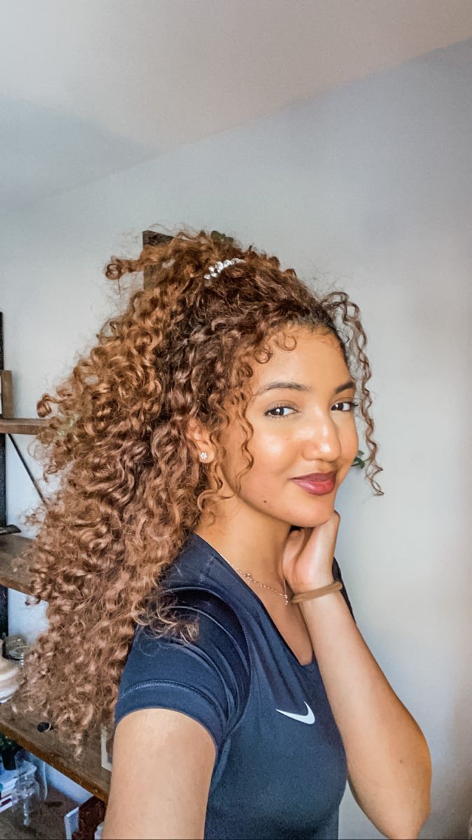 Curls Products, 2023 Energy, Highlights Curly Hair, Hair Dark, Colored Curly Hair, Beautiful Natural Hair, Natural Curls Hairstyles, Hair Appointment, Beautiful Curls