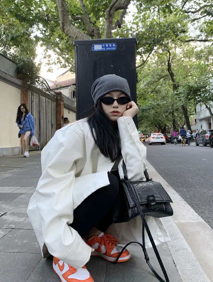 Bennie Outfits Aesthetic, Bennie Outfits, Korean Outfit Street Styles, Minimal Street Style, Model Looks, Korean Girl Fashion, Couple Outfits, How To Pose, Girls Fashion Clothes