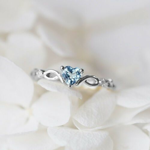 Blue Heart Ring, Cute Promise Rings, Princess Diamond Ring, Diamond Ring For Women, Silver Promise Rings, Cute Engagement Rings, Silver Heart Ring, Stylish Rings, Heart Shaped Rings