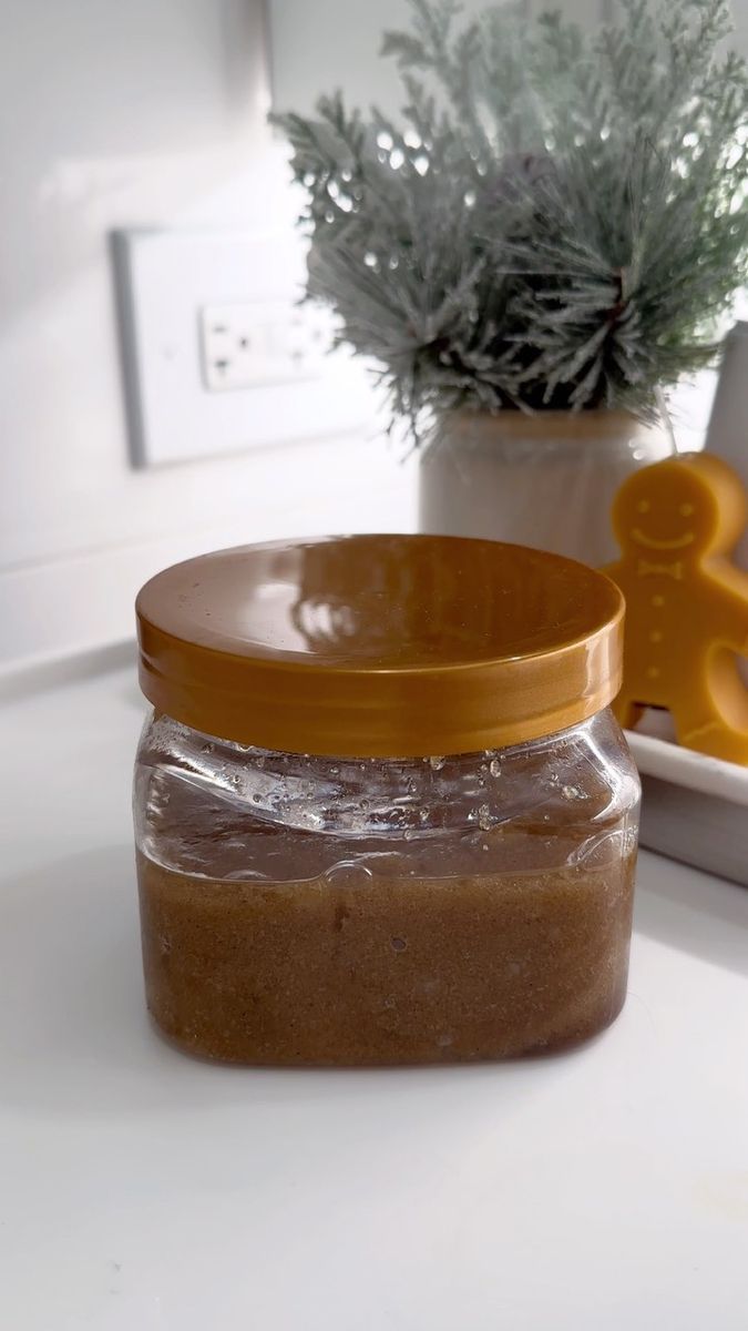 Facebook Diy Gingerbread, Gingerbread Diy, Slowed Reverb, Diy Body Scrub, Diy Scrub, Natural Christmas, Instagram Diy, Beauty Accessories, Body Scrub