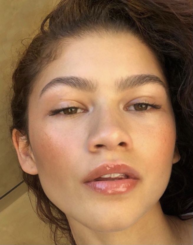 Zendaya No Makeup, Zendaya Aesthetic, Zendaya Makeup, No Make Up Make Up Look, Estilo Zendaya, Fresh Makeup Look, Dewy Makeup Look, Fresh Face Makeup, Minimalist Makeup