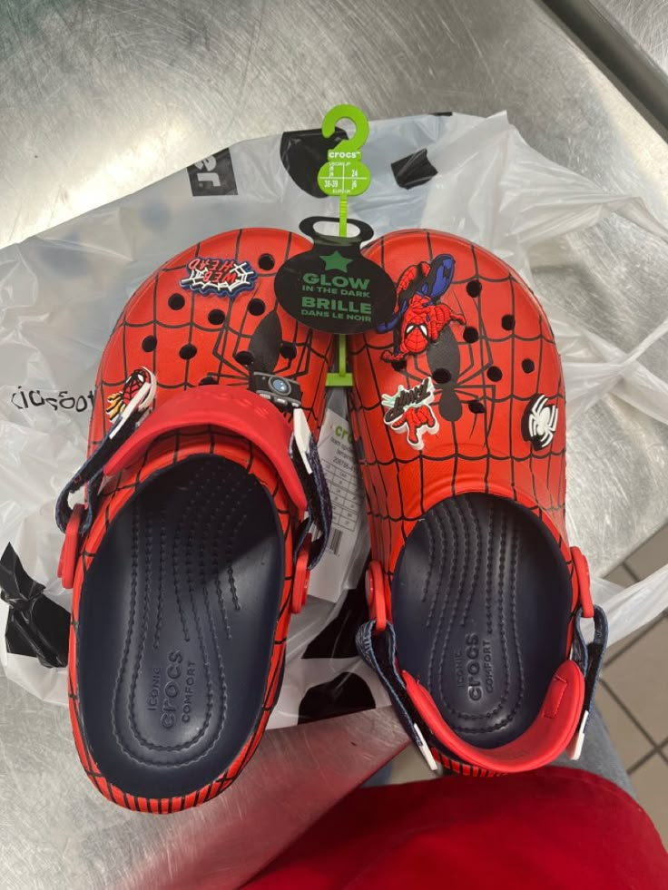 Cool Crocs, Red Crocs, Spiderman Outfit, Crocs Outfit, Spiderman Gifts, Crocs Fashion, Fly Shoes, Trendy Shoes Sneakers, Pretty Shoes Sneakers