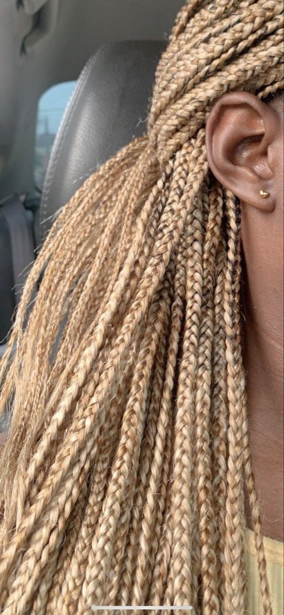 Blonde Layered Braids Black Women, Blonde And Brown Mixed Box Braids, Blond Brown Box Braids, 4/27/613 Color Braids, Blonde Braids Ideas For Black Women, Golden Blonde Box Braids, Blond Highlights Braids, Short Blonde Box Braids With Curly Ends, Brown And Blond Mixed Box Braids