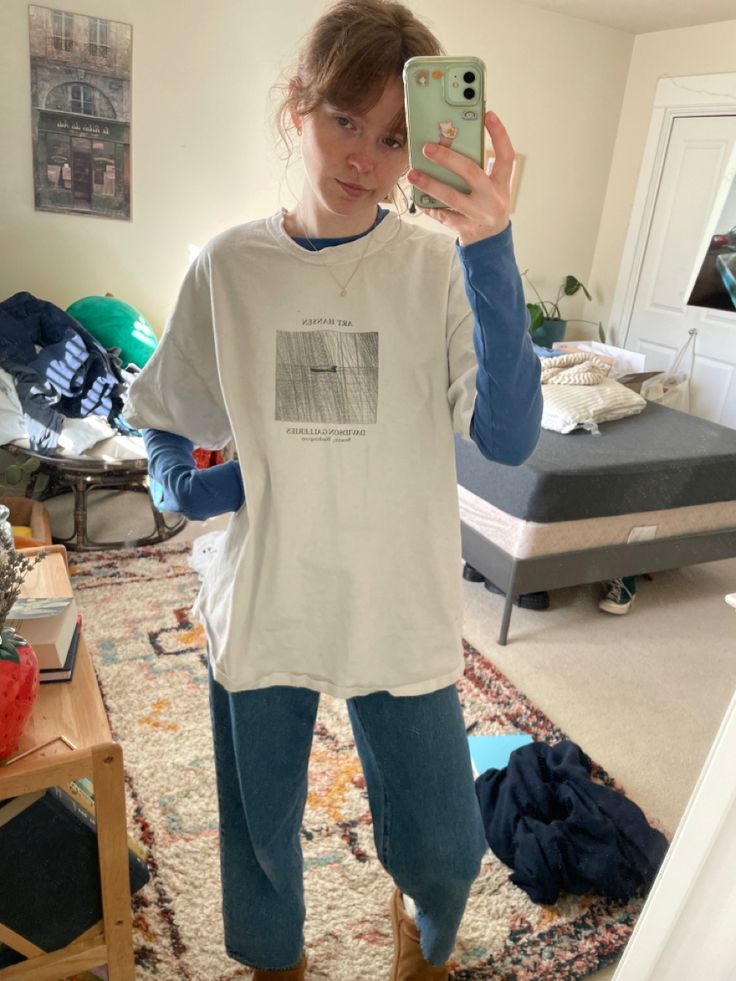 comfy warm outfit, big overzised tshirt, layered shirts, cozy clothes, timeless, graphic tshirt Big T Shirt And Jeans Outfit, Big Tshirt Aesthetic, Layered T-shirt, Layering Long Sleeve Shirts Outfit, Big Tshirt Outfits, Overzised Tshirt, Layered Tee Outfit, Layering White Shirt, Layering Shirts Outfit