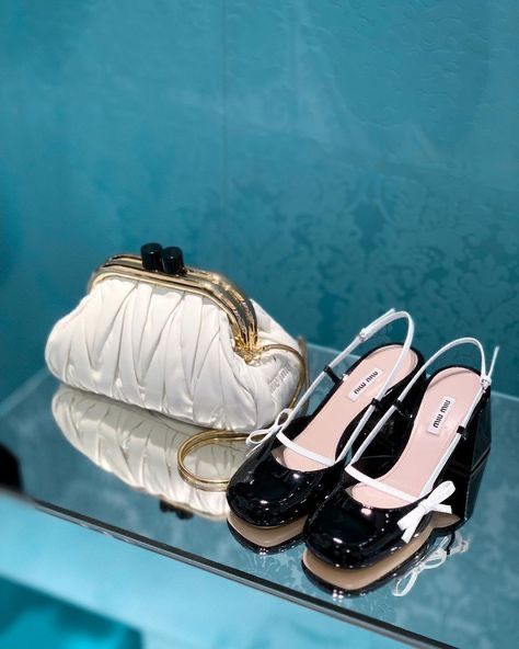 Miumiu Fashion, Winter Airport, New York Runway, Ningning Giselle, Outfit Ideas Aesthetic, Aesthetic College, Fashion Girly, Summer Lifestyle, Chanel Outfit