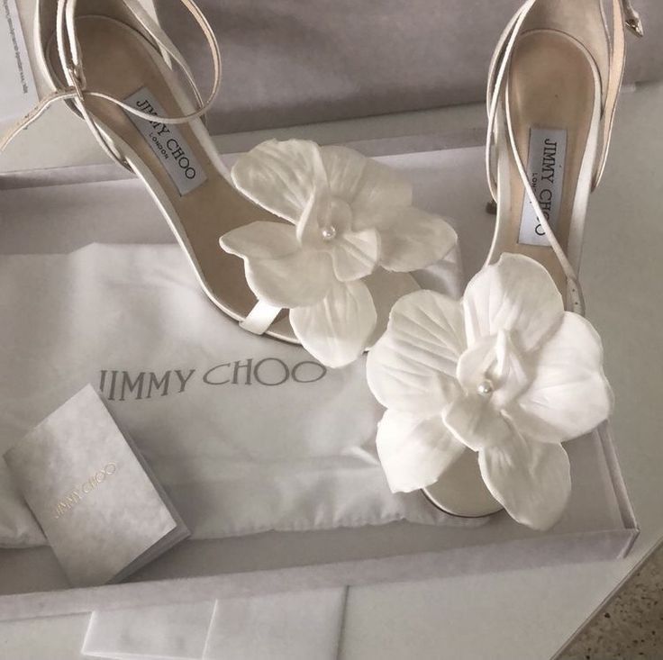 Pretty Heels, Flower Heels, Heels Aesthetic, Shoes Heels Classy, Jimmy Choo Heels, Heels Classy, Dream Wedding Ideas Dresses, Girly Shoes, Bride Shoes