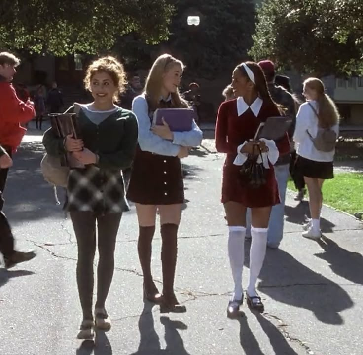 Cher Outfits, Clueless Fashion, 90s Inspired Outfits, Clueless Outfits, 90s Fashion Outfits, Movies Outfit, 90s Outfit, Movie Fashion, School Uniforms