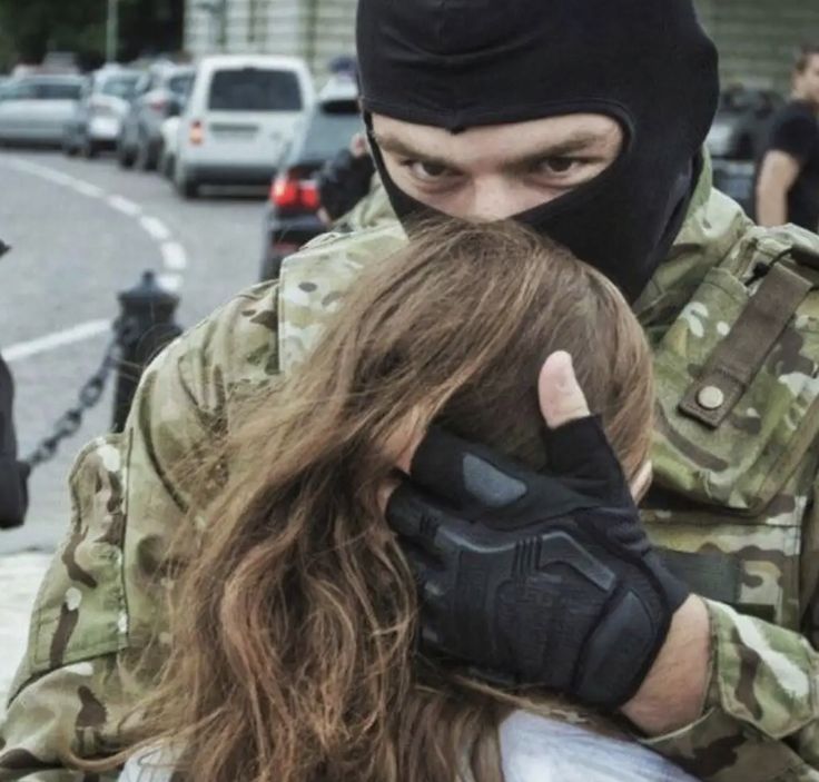 Soldier Love, Army Couple Pictures, Military Aesthetic, Army Couple, Hot Army Men, Military Love, Couples Vibe, Army Love, Army Men