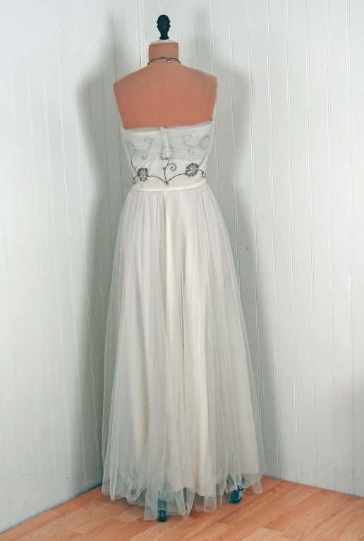 For Sale on 1stDibs - In this gorgeous 1940's Bergdorf Goodman ivory-white gown, the detailed construction and meticulous attention to detail are comparable to what you will Vintage Ball Gown For Debutante Ball, Vintage Ball Gown Evening Dress For Debutante Ball, Vintage White Wedding Dress With Fitted Bodice, Vintage Tulle Dress For Formal Occasions, Cream Evening Dress For Wedding And Prom Season, Formal Cream Tulle Gown, Elegant Vintage White Wedding Dress With Fitted Bodice, White Evening Dress With Lined Bodice For Wedding, Vintage White Gown For Debutante Ball