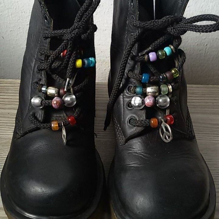 Doc Martens Laces Style, Doc Martens Laces, Doc Martens Shoes, Boot Chains, Funky Shoes, Boho Hippie Chic, Embroidered Shoes, Boot Jewelry, Upcycled Fashion