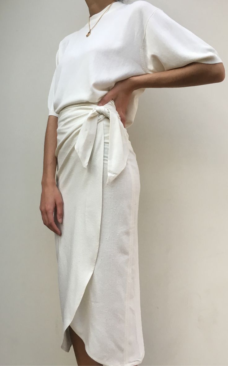 Na Nin Raw Silk Bobbie Wrap Skirt / Available in Multiple Colors – NA NIN Envelope Skirt, Minimalist Moda, Moda Vintage, Mode Inspo, Looks Chic, Looks Style, Mode Inspiration, Raw Silk, Fashion Street