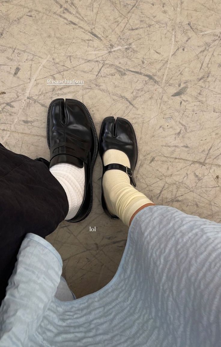 Tabi Couple, Tabi Socks, Tabi Shoes, Me And Bae, Pretty Shoes, Two People, Instagram Inspiration, Fashion Killa, Dr. Martens