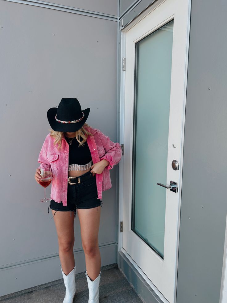 Pink And Black Western Outfit, Bichota Concert Outfit, Country Concert Festival Outfit, Hot Pink Nashville Outfit, Disco Cowgirl Outfit Ideas, Bad Bunny Most Wanted Tour Outfits, Pink Cowgirl Aesthetic Outfit, Cowgirl Outfits Carnaval, Outfit Cowgirl Party