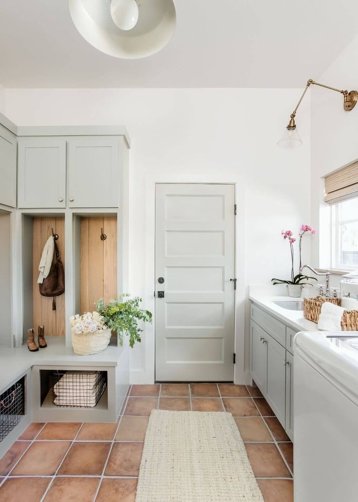 the instagram page shows an image of a white kitchen with lots of cabinets and drawers