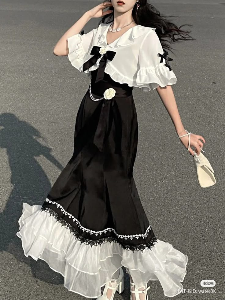 Corrage Core Dresses, Goth Mermaid Dress, Cute Fantasy Dress, Goth Assessories, K Pop Fashion Women, Old Japanese Fashion, Korean High Fashion, Servant Clothes, Draw Ur Oc In This Outfit