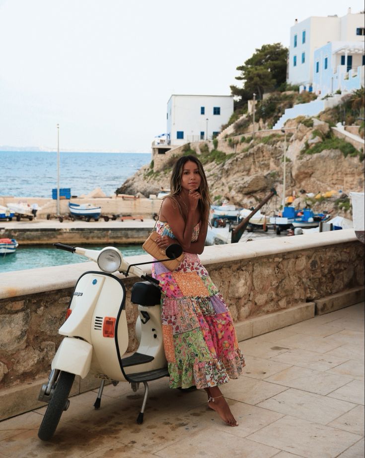 Vespa by the beach in Italy Amalfi Coast Outfits, Mind Dump, Surfer Vibes, Coast Outfit, Julie Sarinana, Italy Style, Trip Outfits, Italy Trip, Scooter Girl