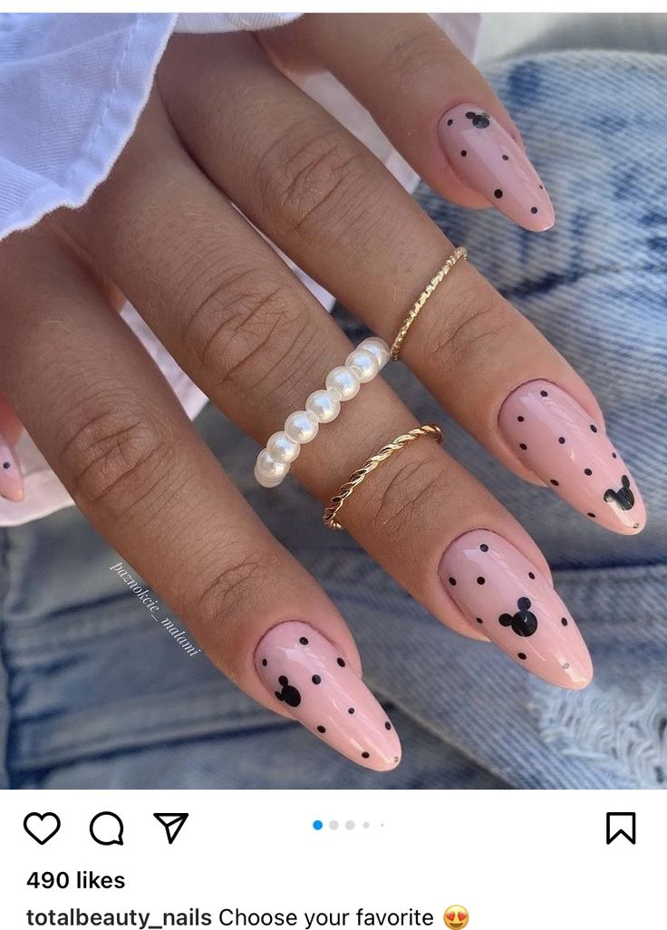 Disney Nail Ideas, Simple Disney Nails, Disney Themed Nails, White Nail Design, Disney Princess Nails, Disneyland Nails, Disney Nail Designs, Mickey Mouse Nails, Disney Inspired Nails