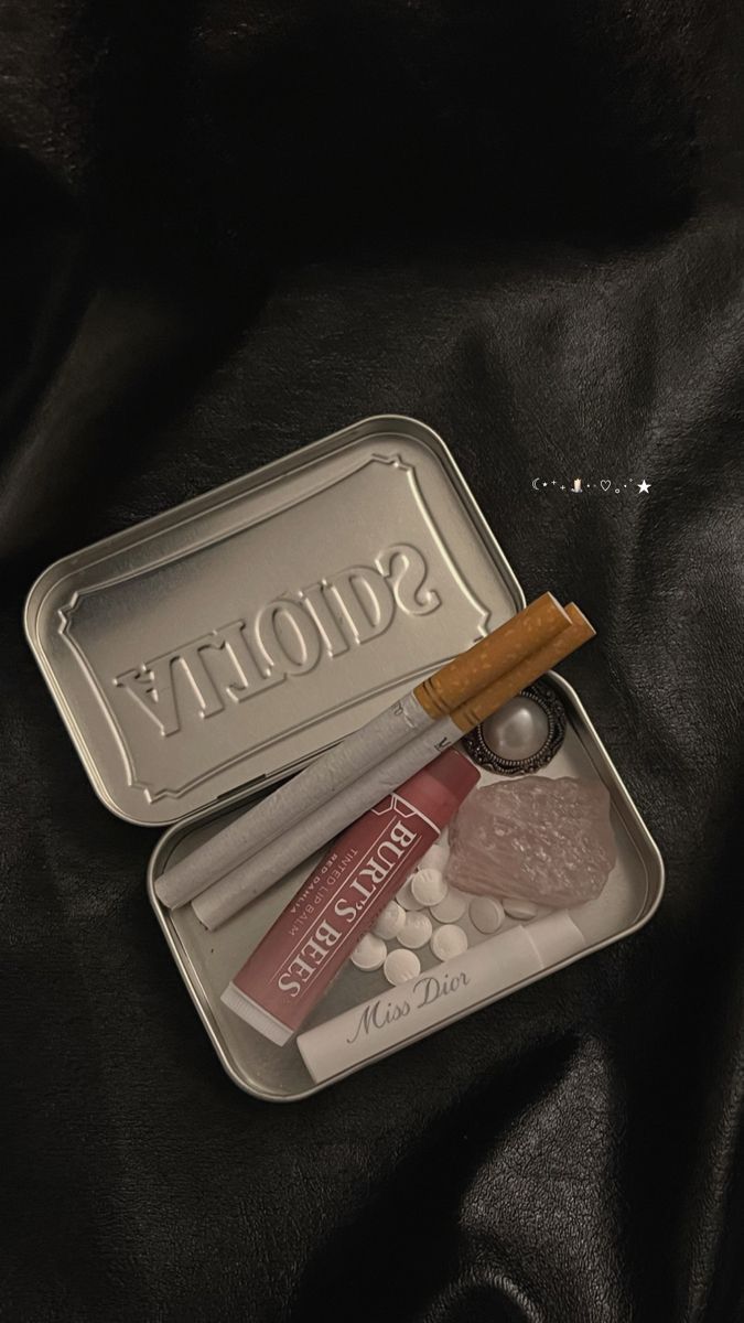 Mint Box Aesthetic, Barkleys Mints Wallet, Altoid Tin Wallet, Trinket Tin, Altoids Wallets, Altoid Wallet, Tin Wallet, Altoids Wallet, Mint Tin Crafts