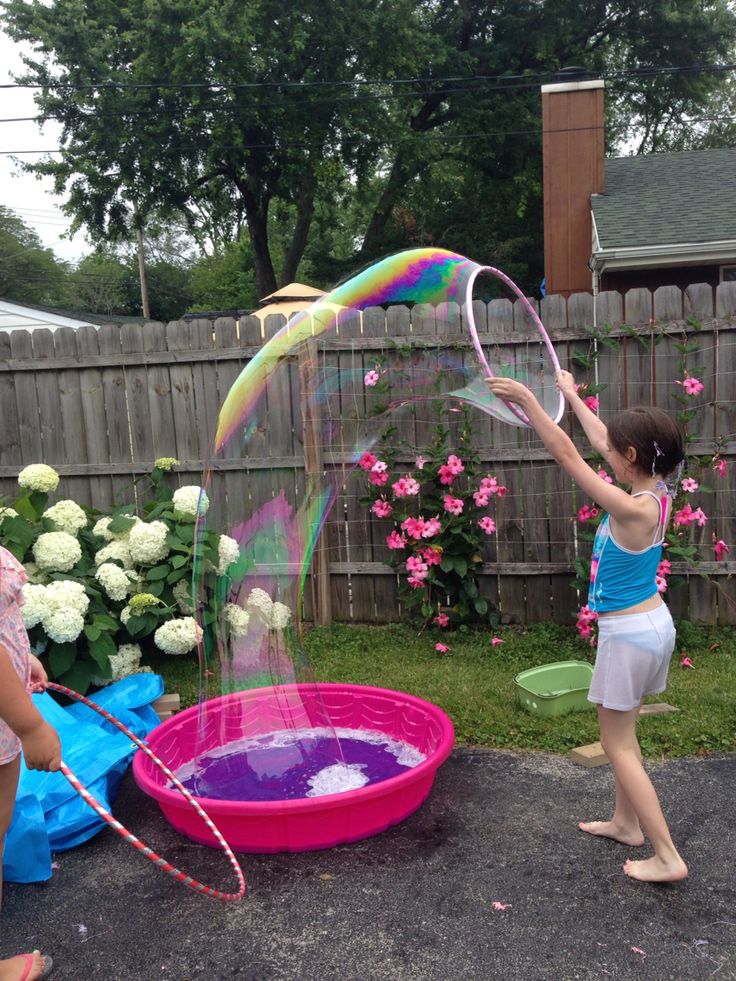 Wet and wild party giant bubble fun!  This solution is 10 gallons of distilled water, 10 cups of original Dawn and 30 drops of glycerine (Amazon).  The photo says it all! Water Birthday Parties, Giant Bubble Wands, Water Birthday, Splash Party, Bubble Birthday, Giant Bubbles, Summer Bash, Bubble Fun, Bubble Party