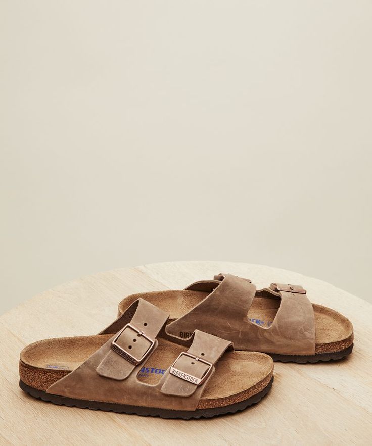 Arizona Soft Footbed in Oiled Leather - Tobacco | Jenni Kayne Jenni Kayne, Kinds Of Shoes, Womens Shoes High Heels, Birkenstock Arizona, Looks Style, Womens Shoes Wedges, Work Shoes, Casual Shoes Women, Luxury Shoes