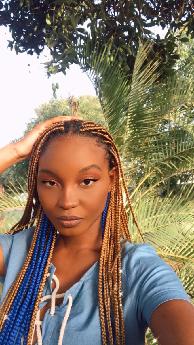 Beautiful African Mozambican girl with blonde braids Brown And Blue Box Braids, Blue And Blonde Box Braids, Brown And Blue Braids, Blue Box Braids, Brown Box Braids, Blue Braids, Blonde Box Braids, Braids Ideas, Blonde Braids