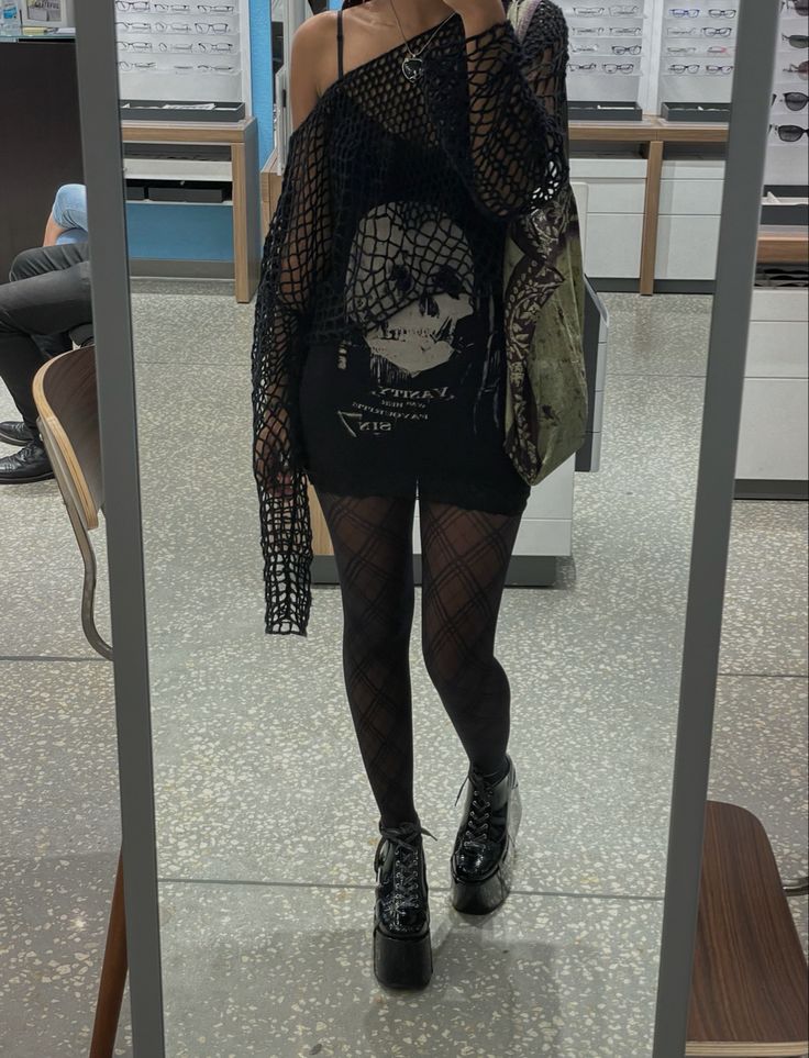 Emo Fairy Aesthetic, Alt Girl Aesthetic Outfits, Alt Black Outfits, Goth Bitmoji Outfits, Alt Goth Aesthetic, Goth Aesthetic Black Women, Light Outfits Aesthetic, Tattoo Artist Aesthetic Outfit, Goth Sweater Outfit