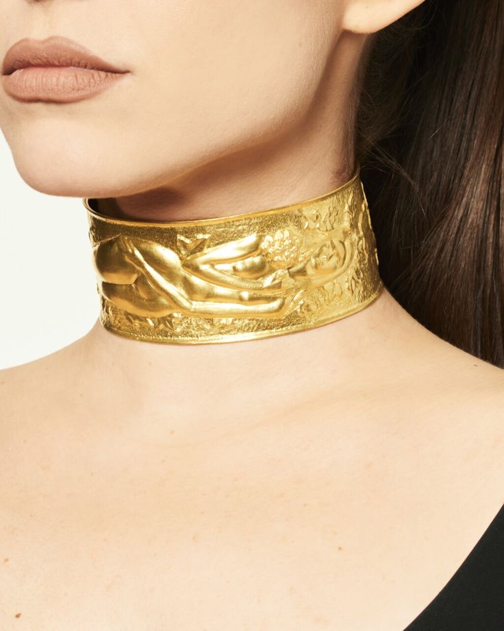 Gold Collar Choker, Choker Aesthetic, Gold Necklace Choker, Golden Choker, Holding A Bouquet Of Flowers, Enchanting Jewelry, Holding A Bouquet, Gold Collar Necklace, Dangerous Love