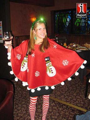 Christmas Costumes Diy, Ugly Christmas Sweater Diy Funny, Ugly Christmas Sweater Outfit, Christmas Costumes Women, Tacky Christmas Party, Ugly Christmas Tree, Sweater Party Ideas, Diy Christmas Sweater, Ugly Sweater Christmas Party