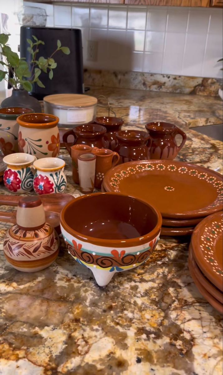 mexico aesthetic 
Mexicana
artery art artesanía artesanal pottery 
Hispanic Latino Latina 
home decor 
interior decoration 
Decoration Mexicana 
shelf decor 
Mexico 
Aesthetic 
Mediterranean 
Pueblo rancho 
Ranchero