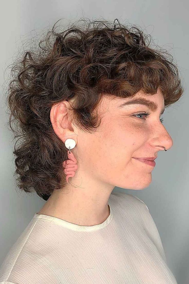 short-curly-mullet Short Curly Mullet, Modern Mullet Haircut, Queer Hair, Mullet Women, Mullet Haircut, Curly Mullet, Short Curly Haircuts, Haircuts For Wavy Hair, Haircuts For Curly Hair