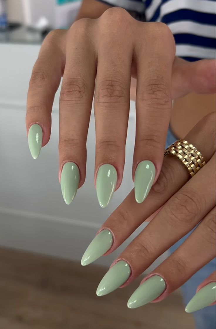 August Nails Almond Shape, Mint Green Nails, Mint Nails, August Nails, Green Nail, Wedding Nail, Classic Nails, Cute Gel Nails, Girls Nails