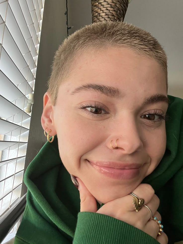 Shaved Woman Hair, Curly Shaved Head, Shaves Haircuts Women, Shaved Hair Blonde, Bald Hair Women, Women With Shaved Hair, Buzz Cut With Fade Women, Buzzcut On Women, Longer Buzzcut Women