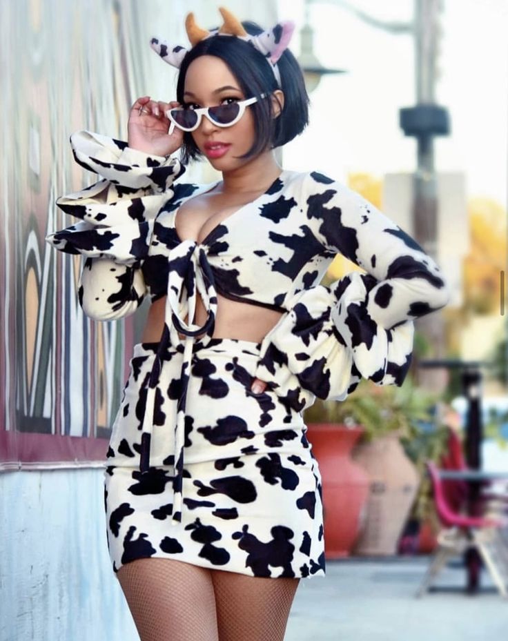 Doja Cat Cow Outfit, Doja Cat Cow, Free Spirit Outfit, Cow Halloween Costume, Cow Outfits, Cat Cow, Cow Costume, Hot Halloween Outfits, Costume Inspo