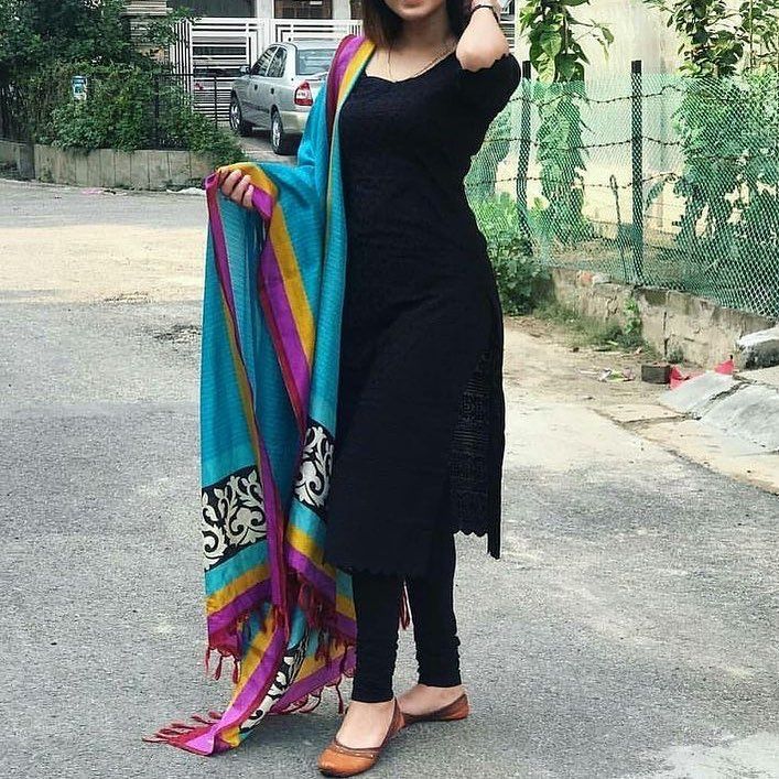 Black Kurti Design, Black Colour Combination, Black Kurti, Indian Kurti Designs, Indian Designer Suits, Simple Kurta Designs, Simple Kurti Designs, Gaun Fashion, Salwar Designs