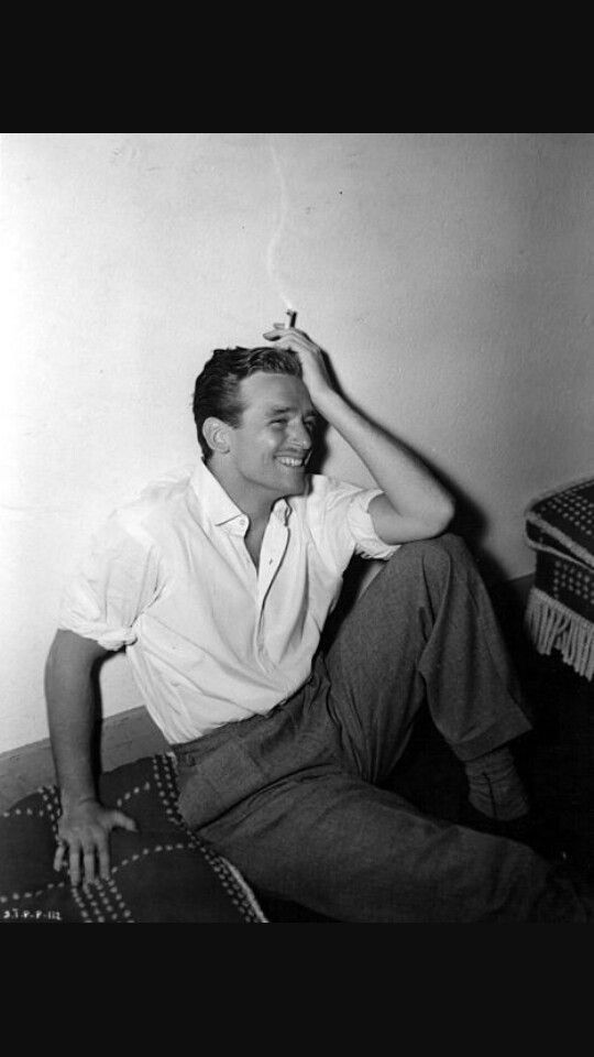 Douglas Fairbanks Jr. Douglas Fairbanks Jr, Stars D'hollywood, Old Hollywood Fashion, Douglas Fairbanks, Hollywood Men, Actrices Hollywood, Hollywood Fashion, Hollywood Glam, Old Hollywood Glamour