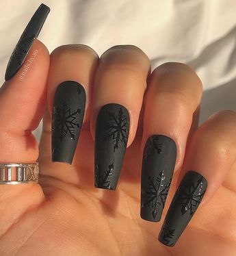 25 Cute and Festive Christmas Nail Ideas to Try This Year – May the Ray Snowflakes Nails, Christmas Nail Ideas, Holiday Nails Winter, Matte Black Nails, Black Acrylic Nails, The Ray, Snowflake Nails, Black Christmas, Christmas Nail Designs