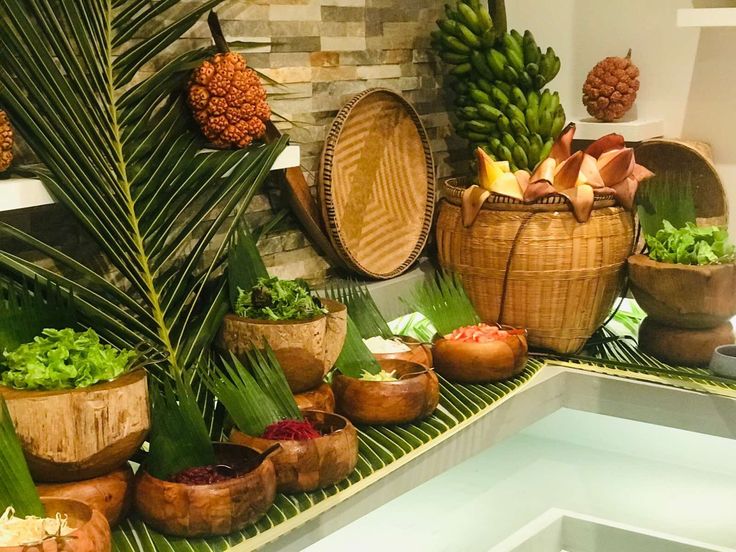 there are many different types of plants in baskets on the shelf next to each other