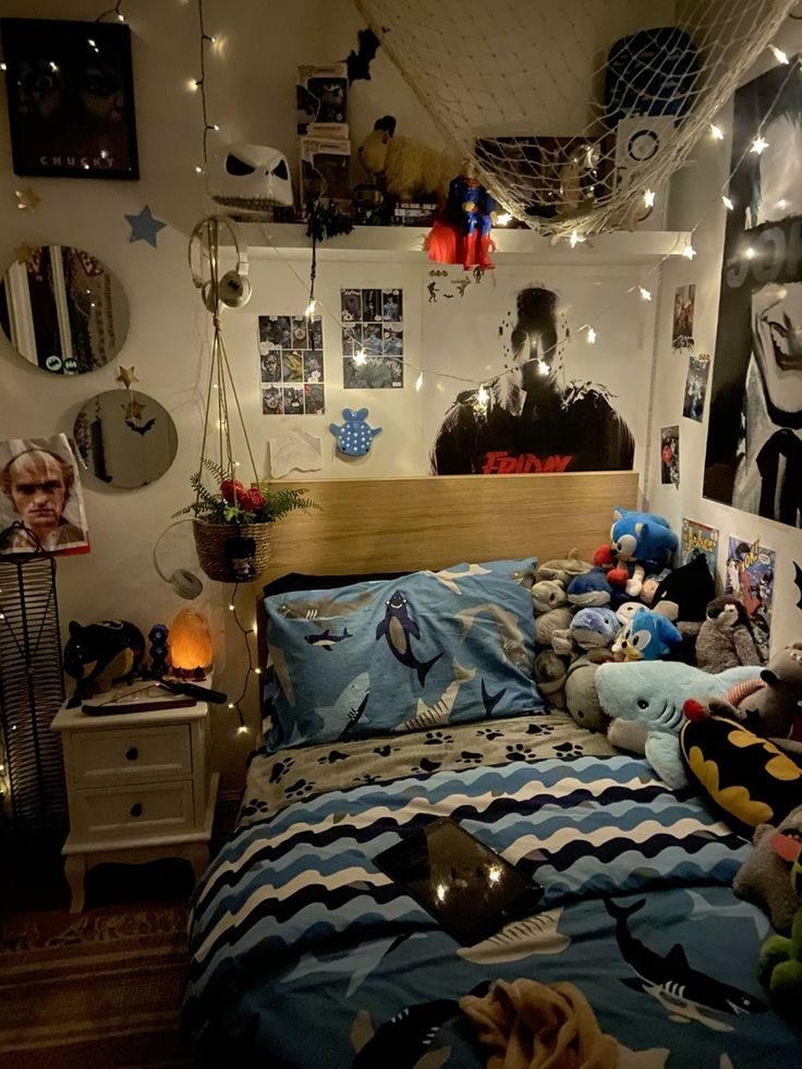 a bed room with a neatly made bed and lots of stuffed animals on the pillows